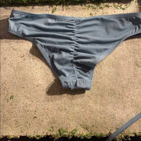 Bikini - Picture 3 of 4